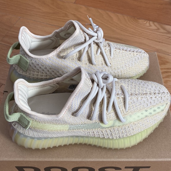 YEEZY Boost 350 V2 - Picture 3 of 11